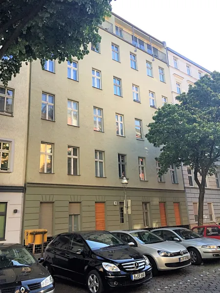 Schöne sanierte Altbauwohnung in Top-Lage! Einziehen und wohl fühlen! — photo 1